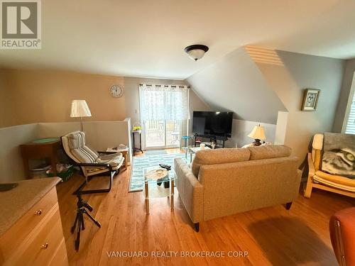 3509 Line 5, Bradford West Gwillimbury, ON - Indoor Photo Showing Living Room