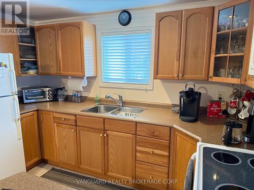 3509 Line 5, Bradford West Gwillimbury, ON - Indoor Photo Showing Kitchen With Double Sink