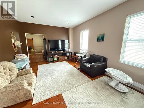 3509 Line 5, Bradford West Gwillimbury, ON - Indoor Photo Showing Living Room