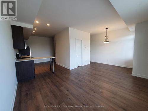 325 - 3078 Sixth Line, Oakville, ON - Indoor Photo Showing Kitchen