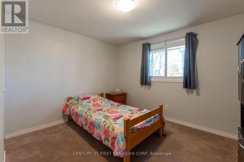 34 Blue Ridge Crescent, London, ON - Indoor Photo Showing Bedroom