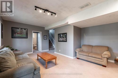 34 Blue Ridge Crescent, London, ON - Indoor Photo Showing Living Room