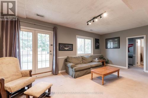 34 Blue Ridge Crescent, London, ON - Indoor Photo Showing Living Room