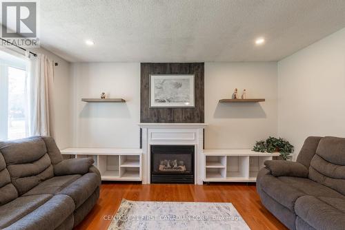 34 Blue Ridge Crescent, London, ON - Indoor Photo Showing Living Room With Fireplace