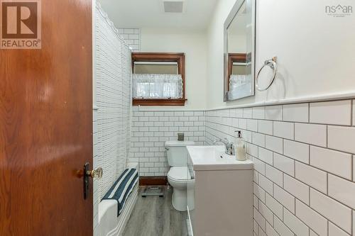 238 Nichols Avenue, Kentville, NS - Indoor Photo Showing Bathroom