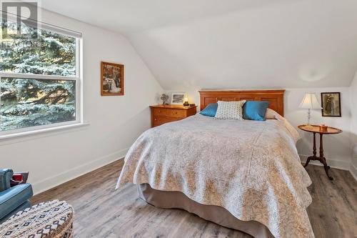 6931 Customs Road, Kingsgate, BC - Indoor Photo Showing Bedroom