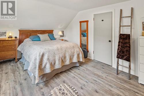 6931 Customs Road, Kingsgate, BC - Indoor Photo Showing Bedroom