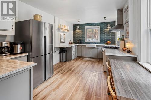 6931 Customs Road, Kingsgate, BC - Indoor Photo Showing Kitchen