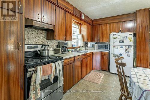 40 Fath Avenue, Aylmer (Ay), ON - Indoor Photo Showing Kitchen With Double Sink