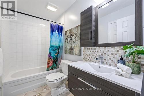 2450 New Wood Drive, Oakville, ON - Indoor Photo Showing Bathroom