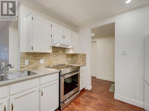 106 1110 Oscar St, Victoria, BC - Indoor Photo Showing Kitchen