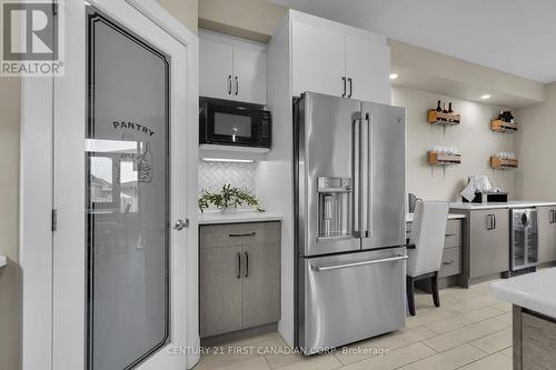 15 Honey Bend, St. Thomas, ON - Indoor Photo Showing Kitchen With Stainless Steel Kitchen