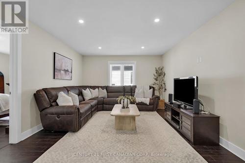 15 Honey Bend, St. Thomas, ON - Indoor Photo Showing Living Room