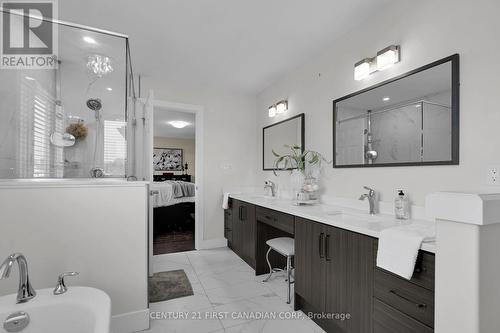 15 Honey Bend, St. Thomas, ON - Indoor Photo Showing Bathroom