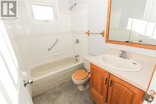 1108 Grand Avenue, Luseland, SK - Indoor Photo Showing Bathroom