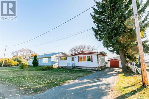 1108 Grand Avenue, Luseland, SK - Outdoor