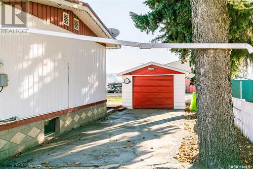 1108 Grand Avenue, Luseland, SK - Outdoor