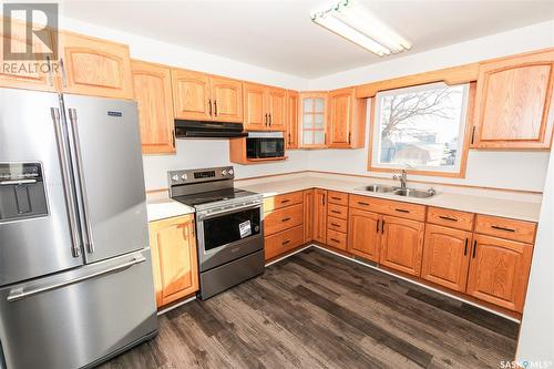 1108 Grand Avenue, Luseland, SK - Indoor Photo Showing Kitchen With Double Sink