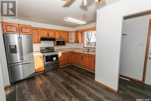 1108 Grand Avenue, Luseland, SK - Indoor Photo Showing Kitchen With Double Sink