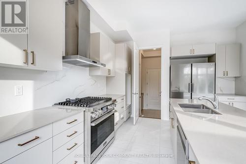 16 Rail Trail Court, Georgina, ON - Indoor Photo Showing Kitchen With Double Sink With Upgraded Kitchen