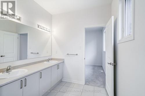 16 Rail Trail Court, Georgina, ON - Indoor Photo Showing Bathroom