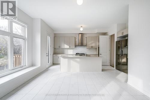 16 Rail Trail Court, Georgina, ON - Indoor Photo Showing Kitchen