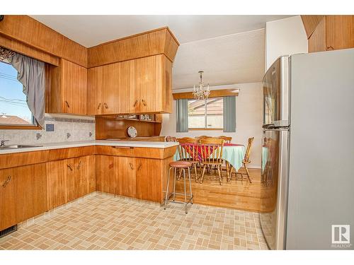 7616 130 Av Nw, Edmonton, AB - Indoor Photo Showing Kitchen