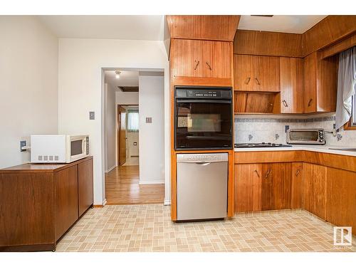 7616 130 Av Nw, Edmonton, AB - Indoor Photo Showing Kitchen