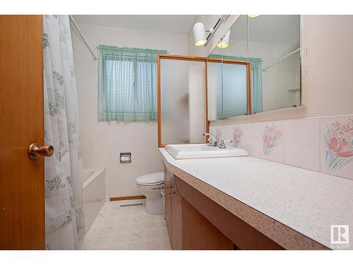 7616 130 Av Nw, Edmonton, AB - Indoor Photo Showing Bathroom