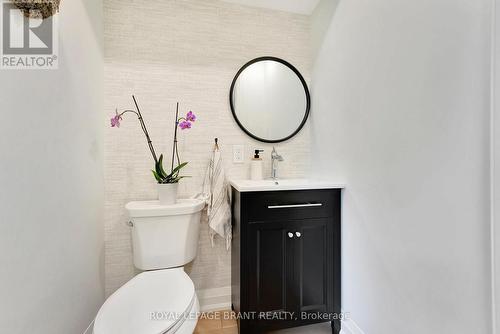 21 Franklin Street, Brantford, ON - Indoor Photo Showing Bathroom