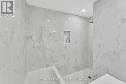 21 Franklin Street, Brantford, ON - Indoor Photo Showing Bathroom