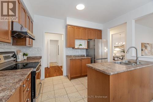 784 Lambe Court, Mississauga, ON - Indoor Photo Showing Kitchen With Double Sink