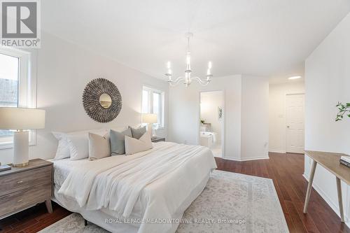 784 Lambe Court, Mississauga, ON - Indoor Photo Showing Bedroom