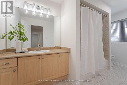 784 Lambe Court, Mississauga, ON - Indoor Photo Showing Bathroom