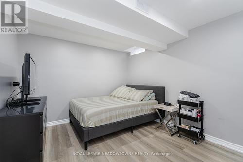 784 Lambe Court, Mississauga, ON - Indoor Photo Showing Bedroom