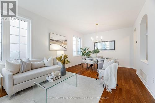 784 Lambe Court, Mississauga, ON - Indoor Photo Showing Living Room