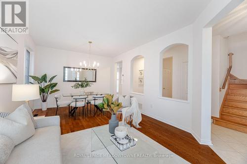 784 Lambe Court, Mississauga, ON - Indoor Photo Showing Living Room