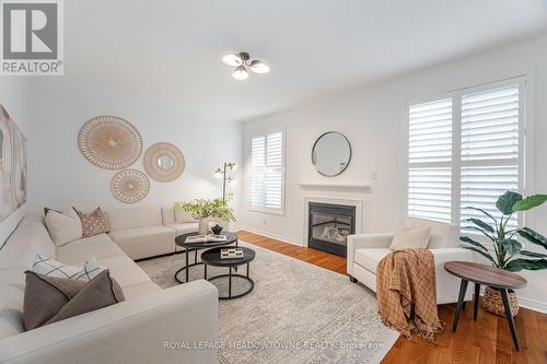 784 Lambe Court, Mississauga, ON - Indoor Photo Showing Living Room With Fireplace