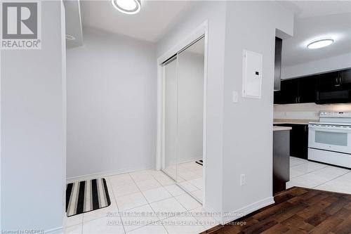 20 - 2460 Post Road, Oakville, ON - Indoor Photo Showing Kitchen