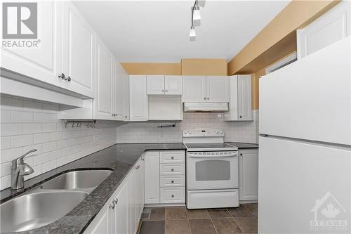 17 Teeswater Street, Ottawa, ON - Indoor Photo Showing Kitchen With Double Sink