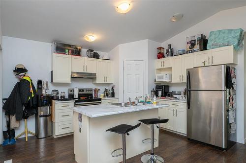 1636 Logan Avenue, Winnipeg, MB - Indoor Photo Showing Kitchen