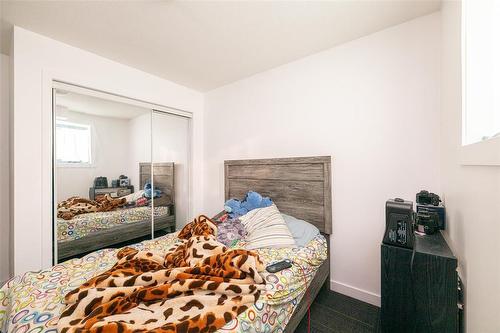 1636 Logan Avenue, Winnipeg, MB - Indoor Photo Showing Bedroom