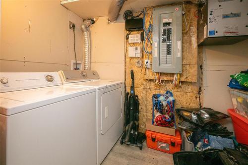 1636 Logan Avenue, Winnipeg, MB - Indoor Photo Showing Laundry Room