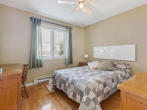 Chambre Ã Â coucher - 2-431 Rue Jacques-Cartier, Gatineau (Gatineau), QC - Indoor Photo Showing Bedroom