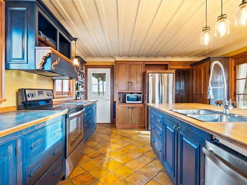 Cuisine - 233 Rue Ste-Geneviève, Saint-Isidore, QC - Indoor Photo Showing Kitchen With Double Sink