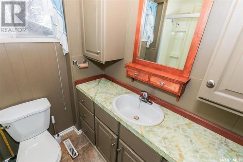 414 Ussher Street, Kerrobert, SK - Indoor Photo Showing Bathroom