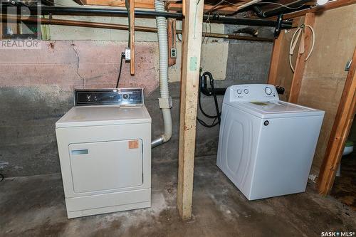 414 Ussher Street, Kerrobert, SK - Indoor Photo Showing Laundry Room