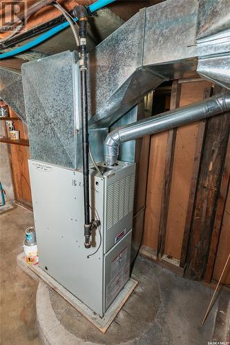 414 Ussher Street, Kerrobert, SK - Indoor Photo Showing Basement