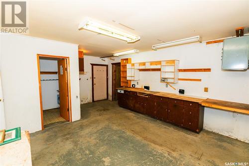 414 Ussher Street, Kerrobert, SK - Indoor Photo Showing Garage