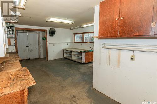 414 Ussher Street, Kerrobert, SK - Indoor Photo Showing Garage